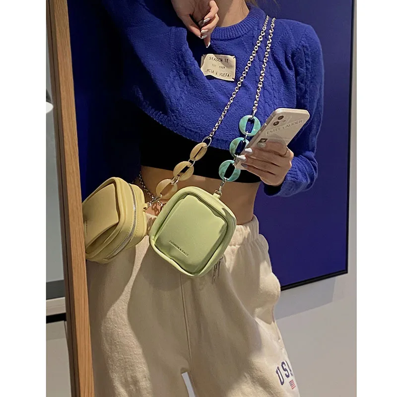 

Новая трендовая модная маленькая квадратная сумка с цепочкой дикая мини-сумка женская нишевая сумка через плечо с губной помадой