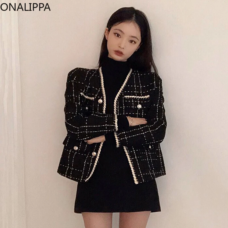 

Женская куртка ONALIPPA в Корейском стиле, шикарное свободное твидовое короткое пальто с контрастными жемчужными пуговицами, с V-образным вырез...