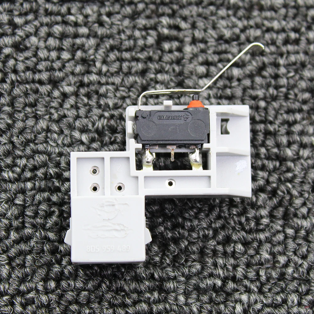 

8D 5959489 Задняя защелка багажника, микропереключатель, 2-контактный для VW Bora Passat 2000, Golf Jetta для Audi A3 A4 A6 C5 Superb Leon Toledo