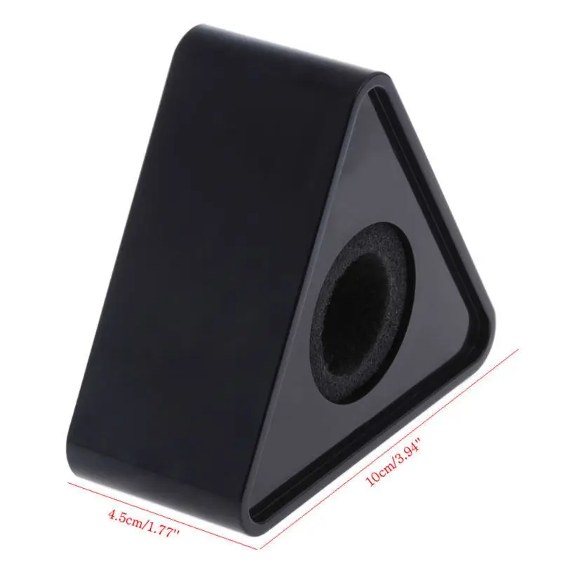 Треугольный микрофон с белым отверстием для ТВ интервью логотип флаг станция