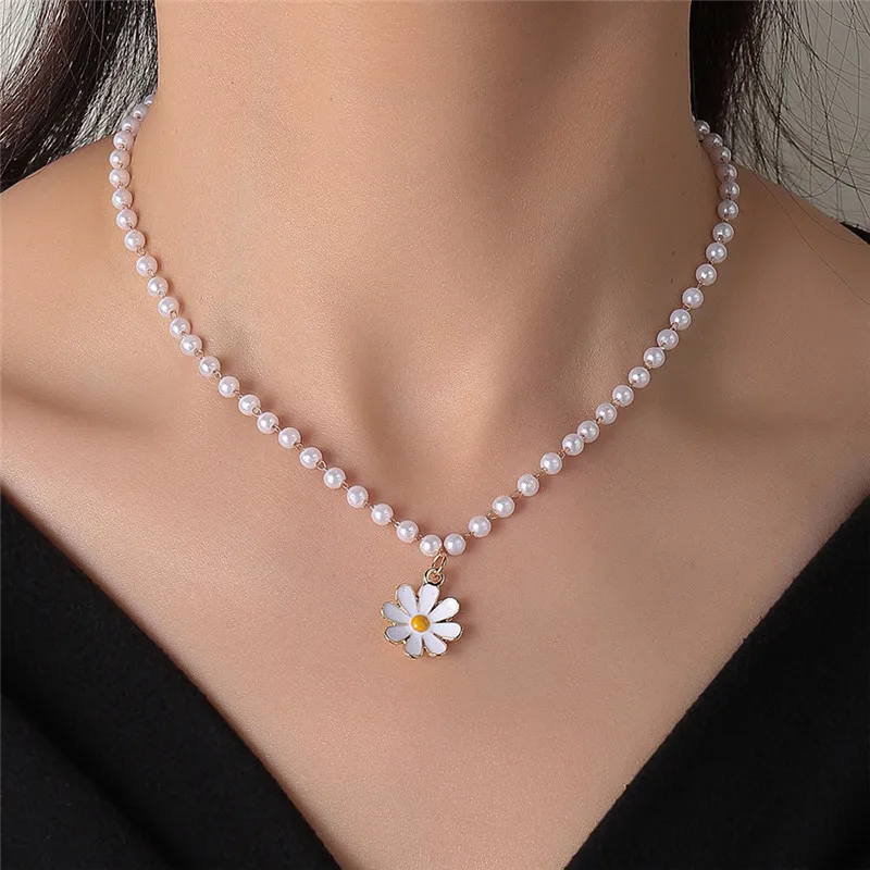 

Simple Pearl Flower Pendant Necklace Jewelry Accessories
