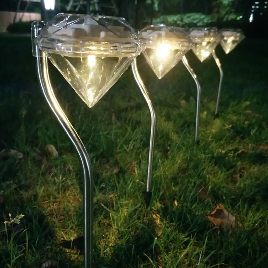 

Outdoor LED Solar Lawn Light IP65 Waterproof and Rainproof Spotlight Garden Stainless Steel Solar Lighting Decoration Tool