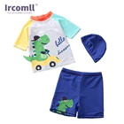 Купальник Ircomll для мальчиков, 2021, детский, солнцезащитный, с динозавром, топ + плавки, с шапочкой для плавания, купальный костюм