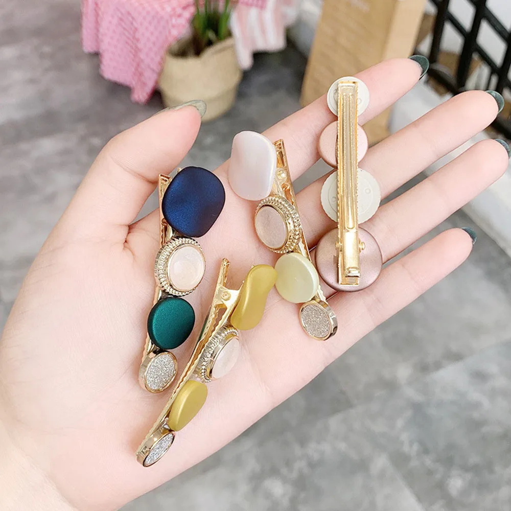 Заколка для волос женская акриловая круглая с орнаментом 2021