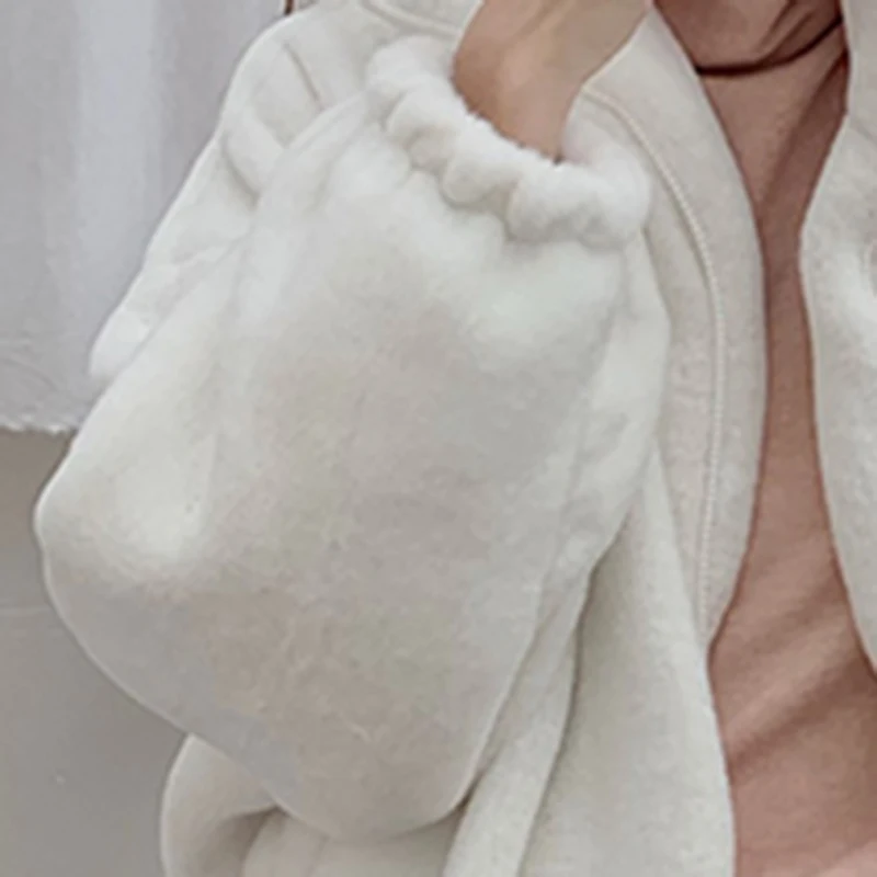 

Nerazzurri Spring White Oversized Faux Fur Jacket Women Zip Up Fake Fur Jackets for Women Fashion Fluffy Jacket 2021 Streetwear