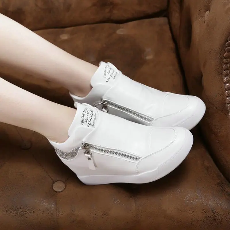 Кроссовки женские кожаные увеличивающие рост черные белые на высоком каблуке с