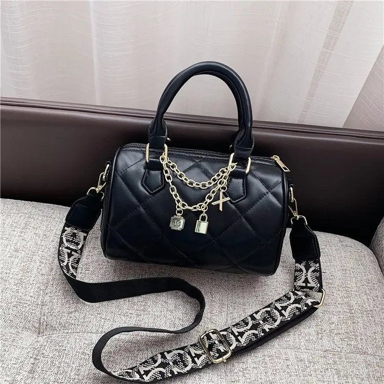 

2021 New Small Mini Chain Crossbody Handbag For Women Black Leather Shoulder Bag Luxury Designer Plaid Quilted Boston Bag Purses
