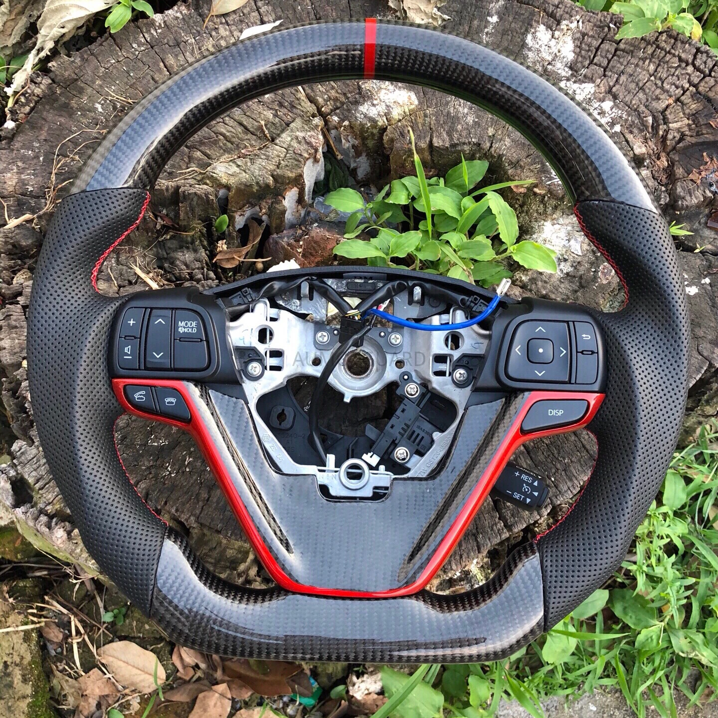 

For Toyota Higlander 2017 2018 2019 2020 2021 Customized Leather Carbon Fiber Racing Steering Wheel