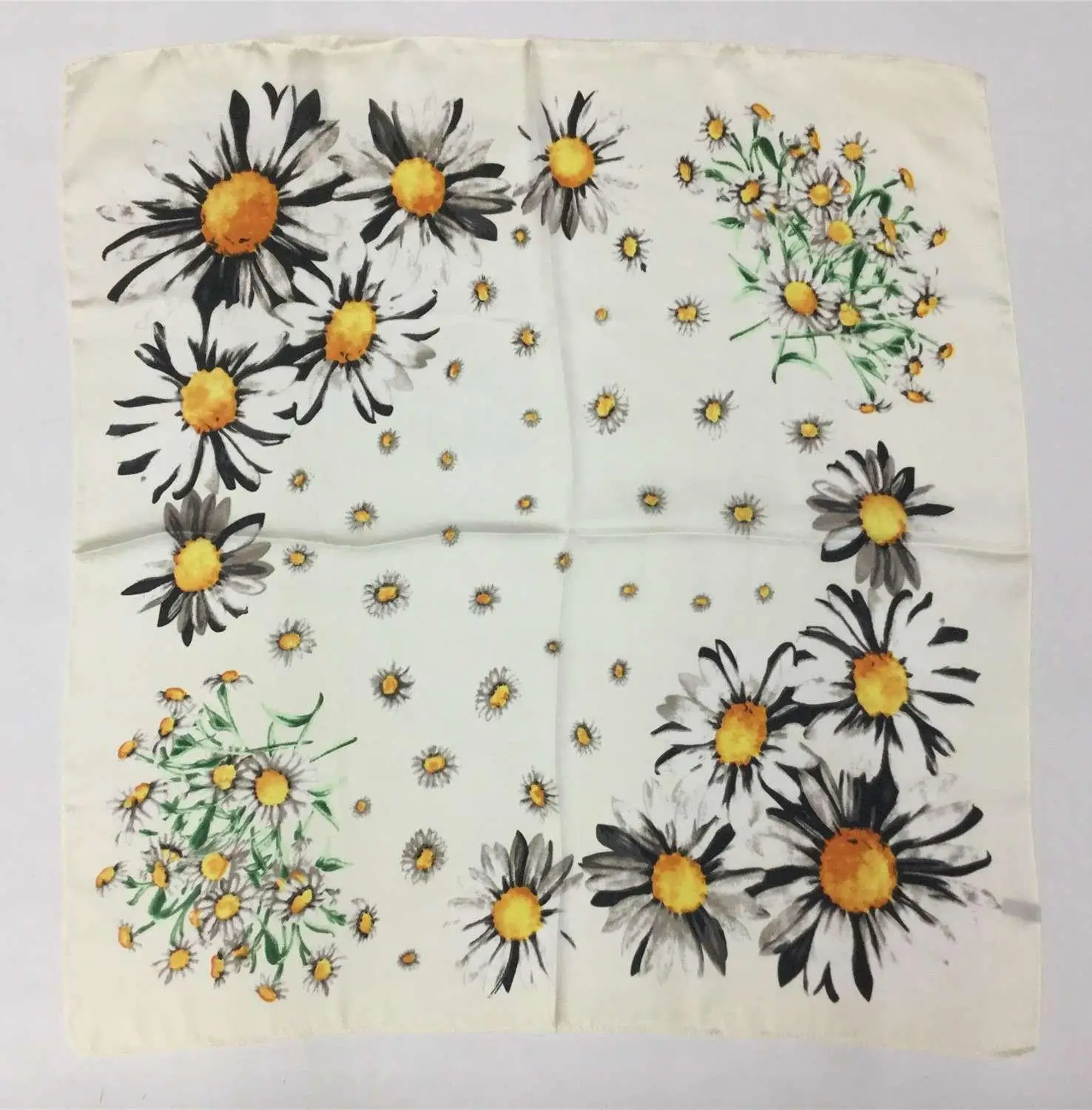 Бандана шелковый шарф платок маленькая Маргаритка хризантемы дизайнерские