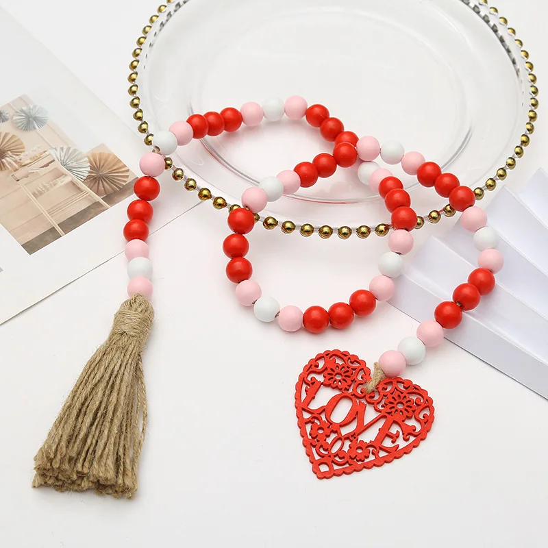 Деревянная гирлянда из бусин сделай сам на День святого Валентина с кисточками