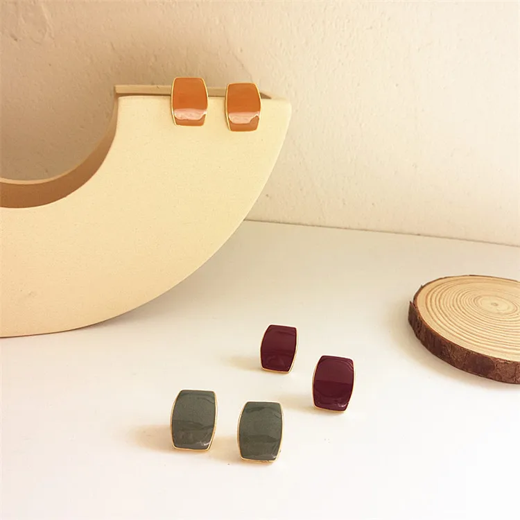 Классические цветные металлические серьги гвоздики геометрической формы