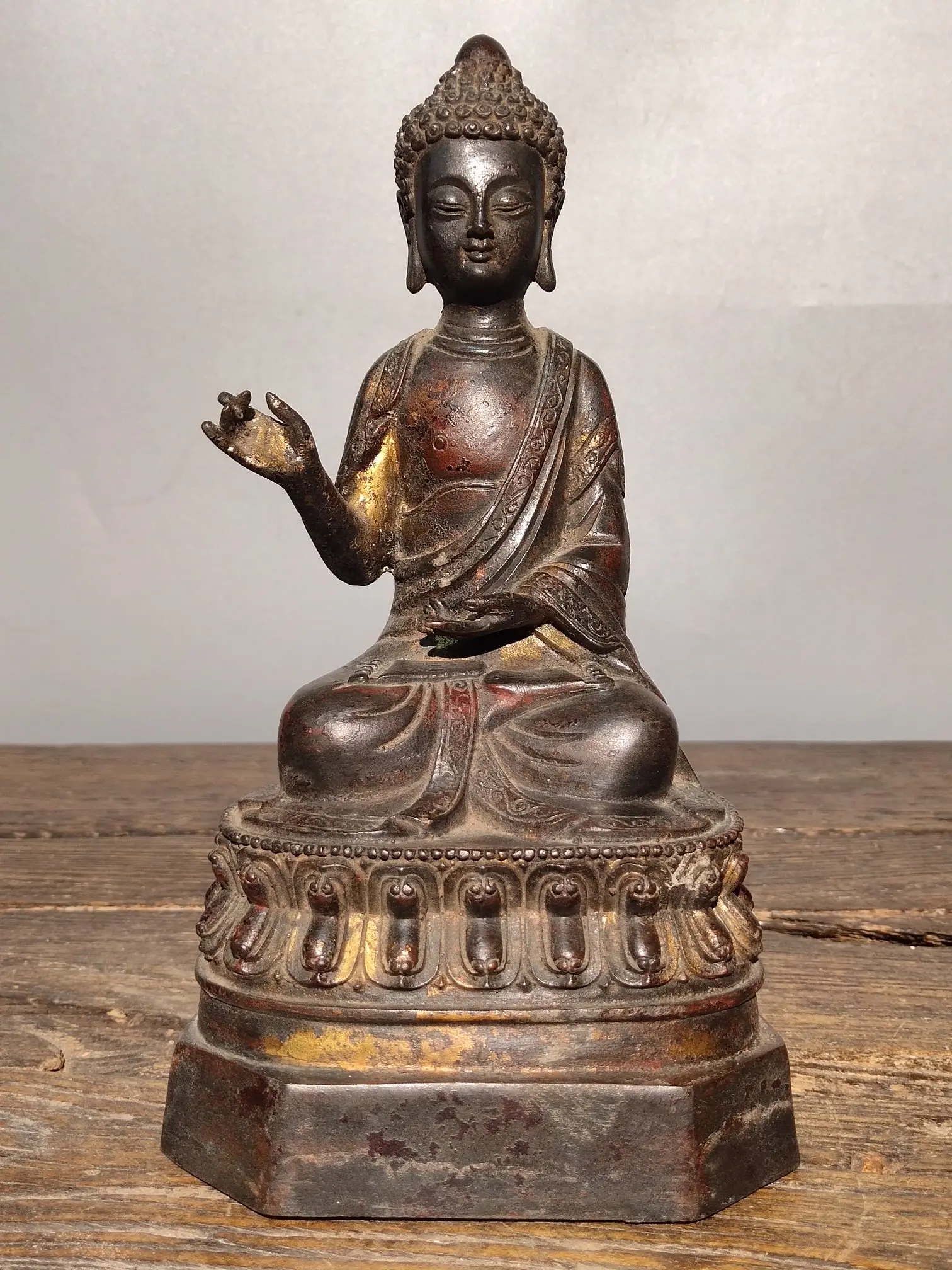 

9"Chinese Folk Collection Old Bronze Cinnabar Lacquer Shakyamuni Lotus Terrace Sitting Buddha Ornaments Town House Exorcism