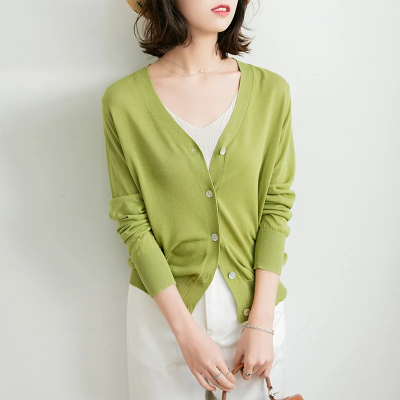 

Женская тонкая рубашка с длинным рукавом и V-образным вырезом