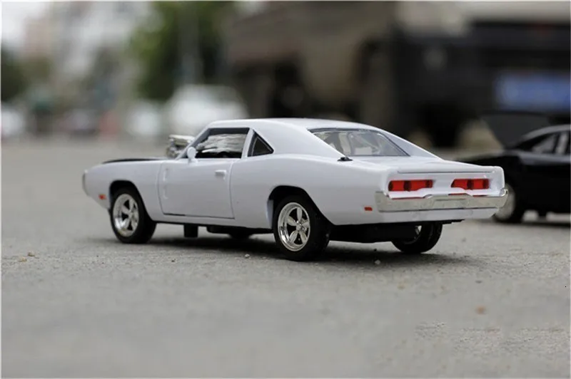 1/32 Форсаж Dodge Зарядное устройство модели автомобилей Литые под давлением сплав лошадей мышечные модели автомобилей со звуковым освещением игрушка подарок для коллекции