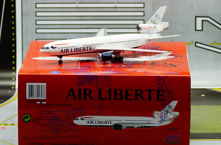 Модель летательного аппарата из сплава модели металлического в масштабе 1:200 |