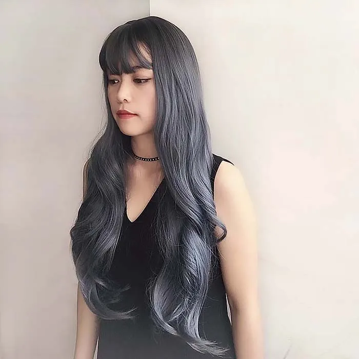 Женские длинные кудрявые волосы синие крупные волнистые воздушные челки средние