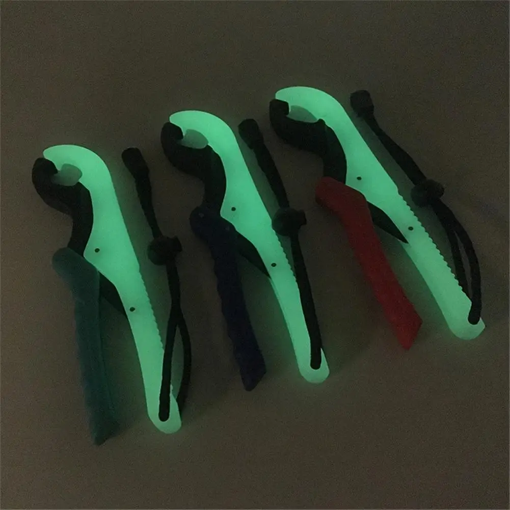 

Floating Fish Control Clamp 21cm Luminous Fish Mouth Clip with Lanyard Fish Set Practical Ultra-light Fish Controller Hot