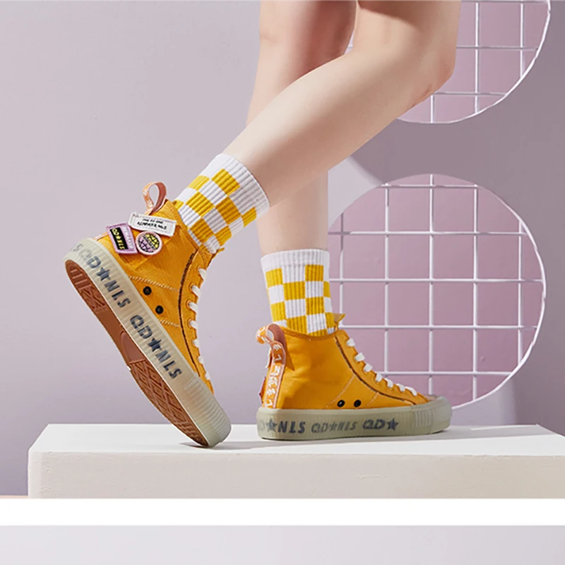 QIAODAN Canvas Flats Shoes 2022 Autumn New Breathable Yellow Low Top Vulcanized Shoes Fashion Sports Shoes Sneakers XM26211401