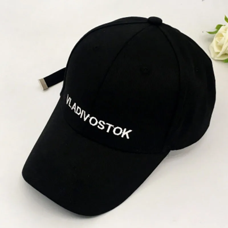 Бейсболка Владивосток Длинная регулируемая бейсболка с надписью вышивкой в