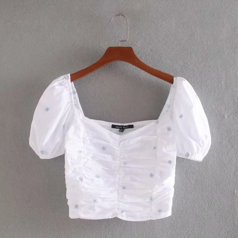 Женская плиссированная блузка с цветочной вышивкой белая квадратным вырезом во