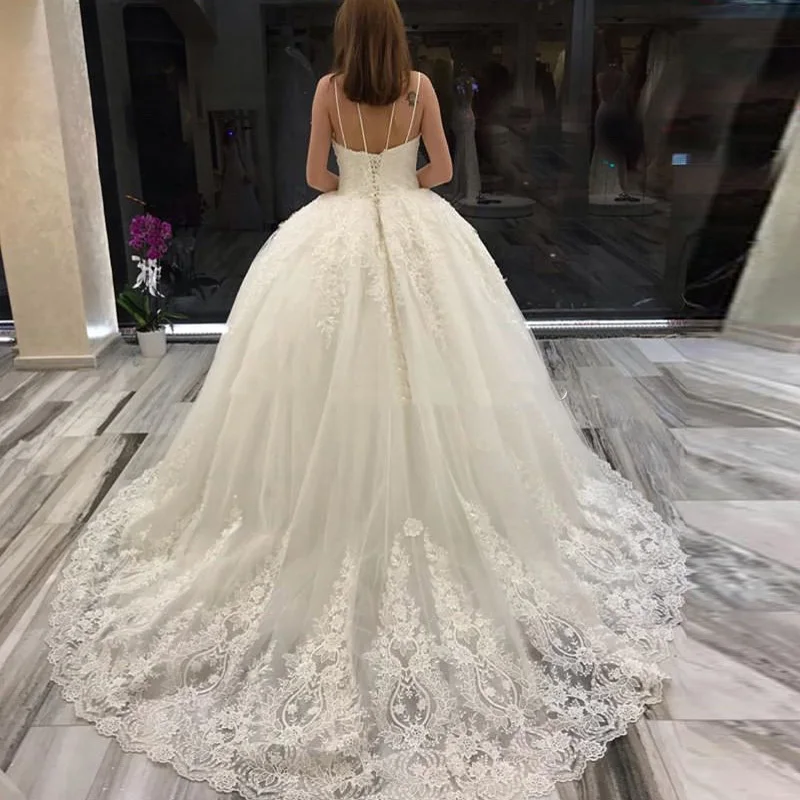 

Elegant Puffy Princess Wedding Dresses Sexy Spaghetti Straps Lace Appliques Ball Gown V Neck Sleeveless Bridal Gowns Custom Made