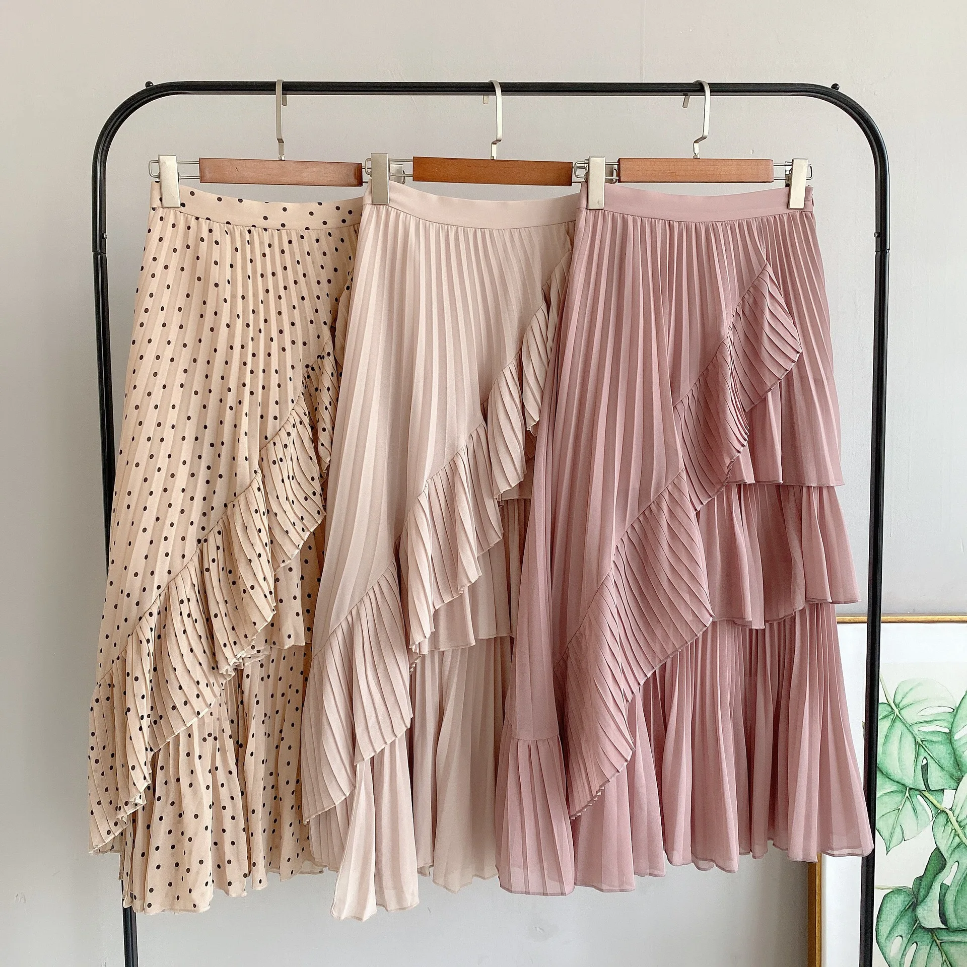 

2020 spring and autumn new products, light ripe ribbon shirt, irregular cake skirt suit, various ways to wear women's clothing