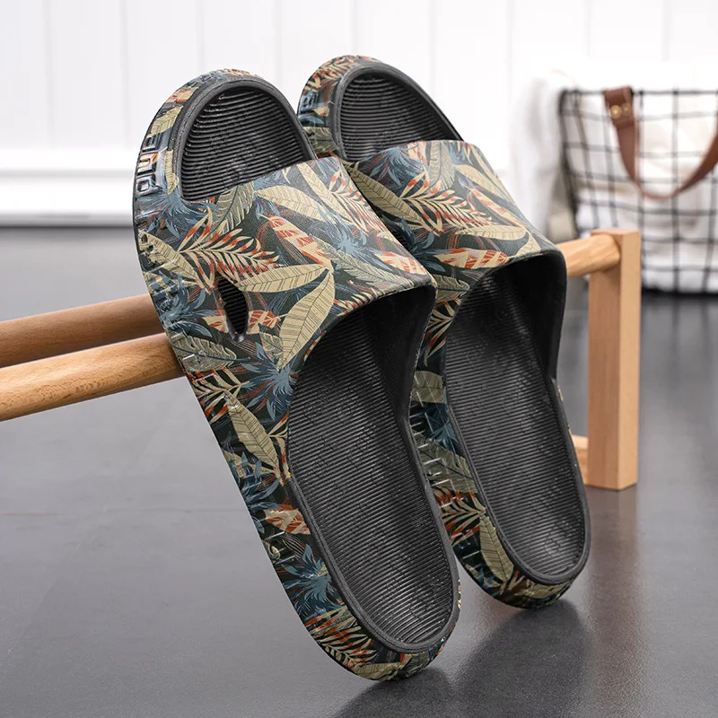 

2022 Summer New Men's Trend Slippers Non-slip EVA Massage Household Sandals Breathable Beach Shoes Men’s Slippers Funny Slippers