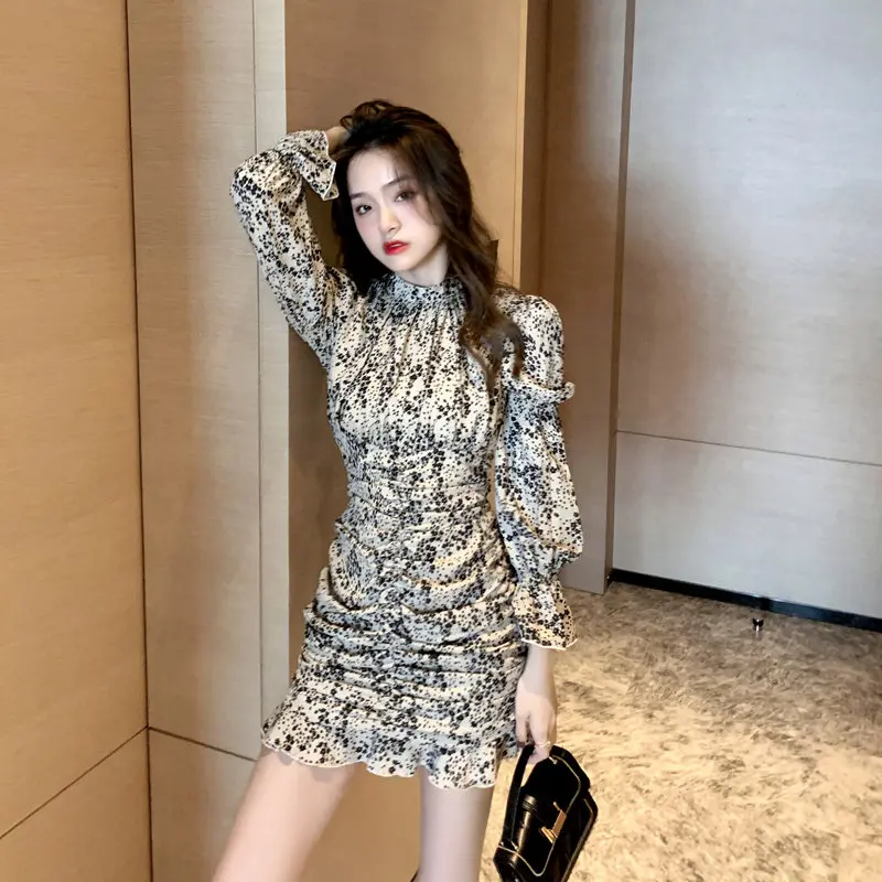 

Женское шифоновое платье-футляр с длинным рукавом и цветочным принтом