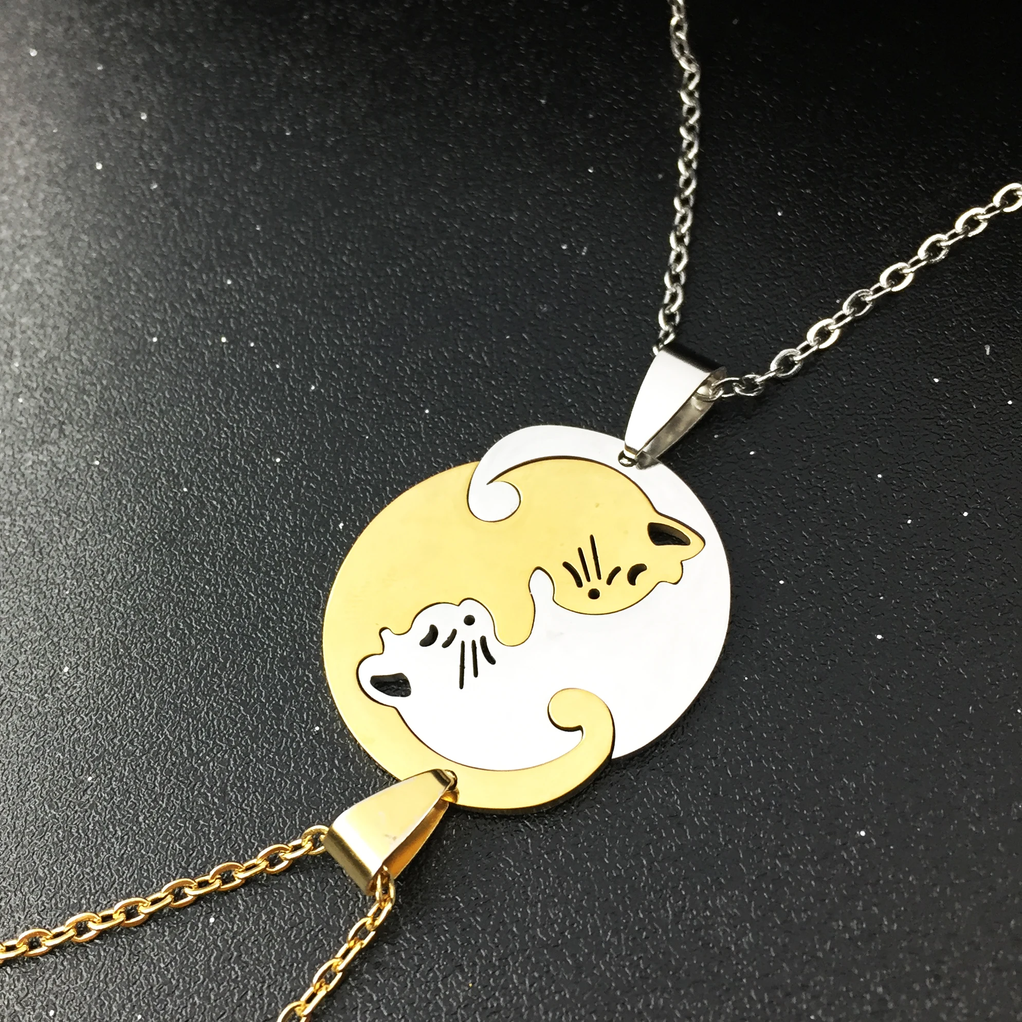 

2Pcs/Set Couple lovely Matching Puzzle Yin Yang Cat Stainless Steel Necklace Personality Couples Pendant For Her And Him Gifts