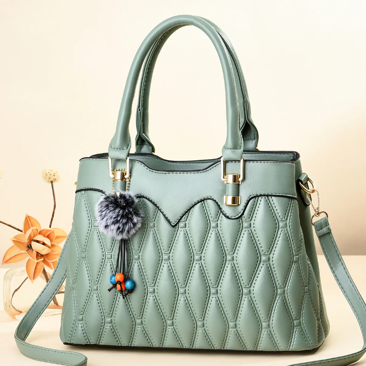 

Women's bag 2021 autumn and winter new tide fashion hair ball hanging shoulder bag wild lattice large capacity hand bag