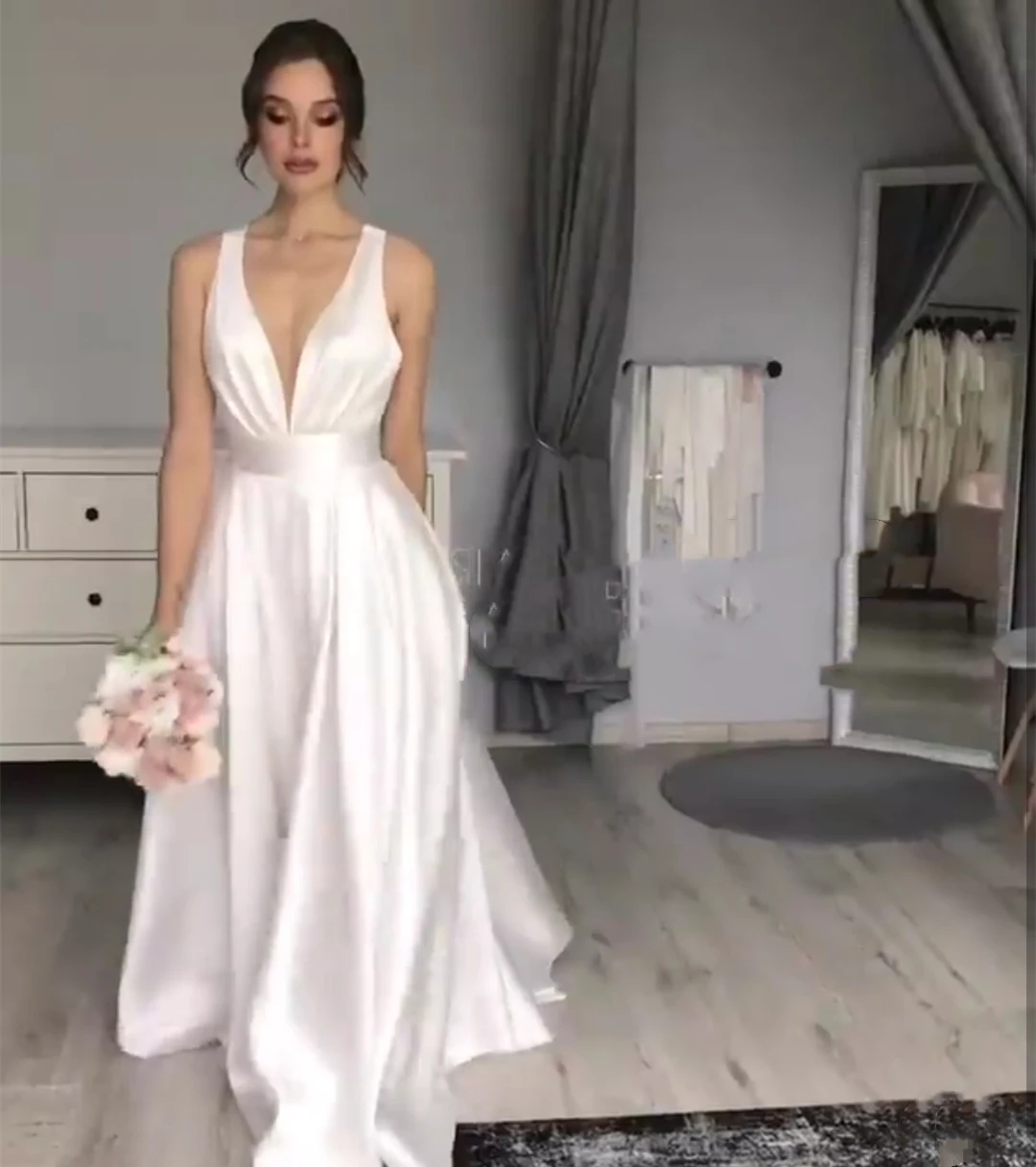 

Платье свадебное атласное ТРАПЕЦИЕВИДНОЕ до пола, с рукавом 2021