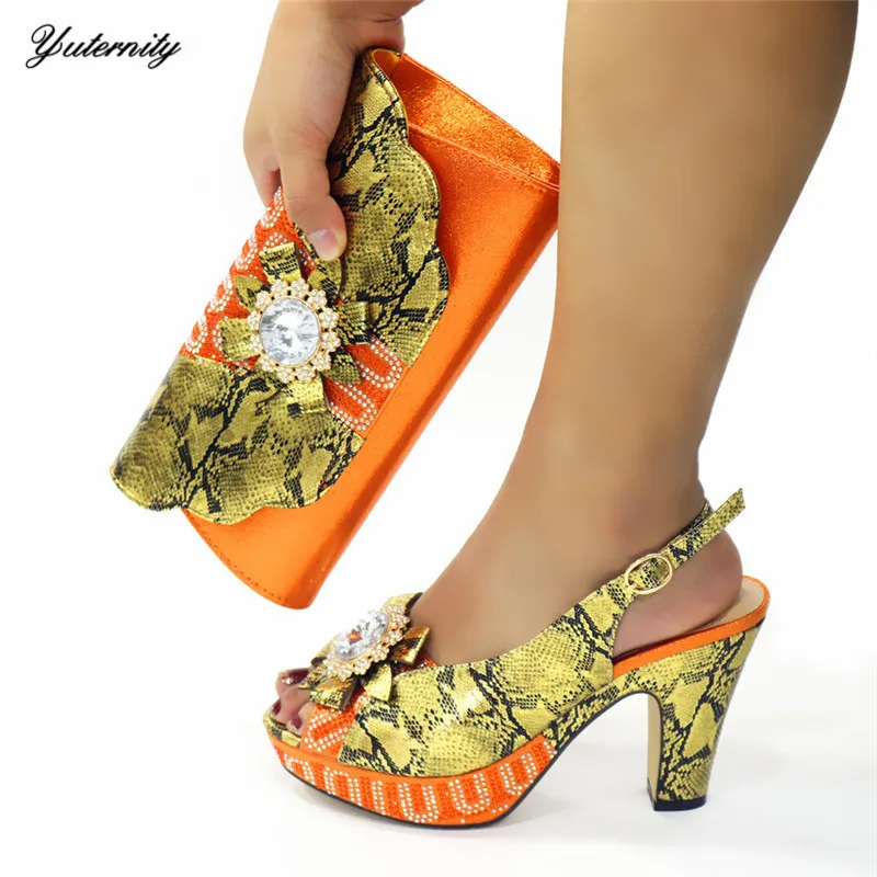 Новинка 2020 комплект женской обуви и сумочки в итальянском стиле лета яркий