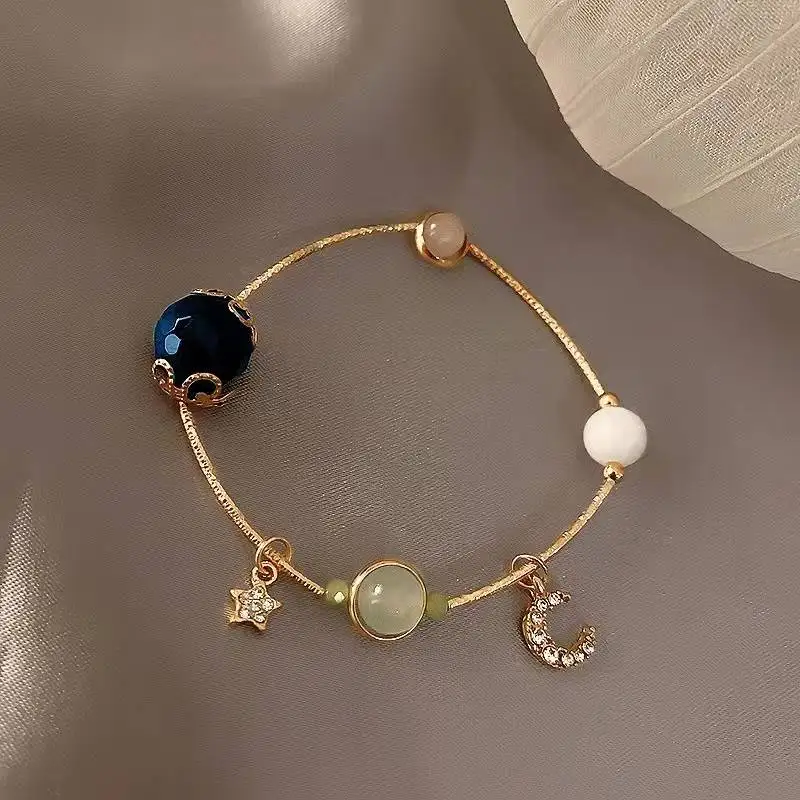 

Strawberry crystal bracelet female small fresh and simple students sen boudoir bracelet sisters beaded character free shipping