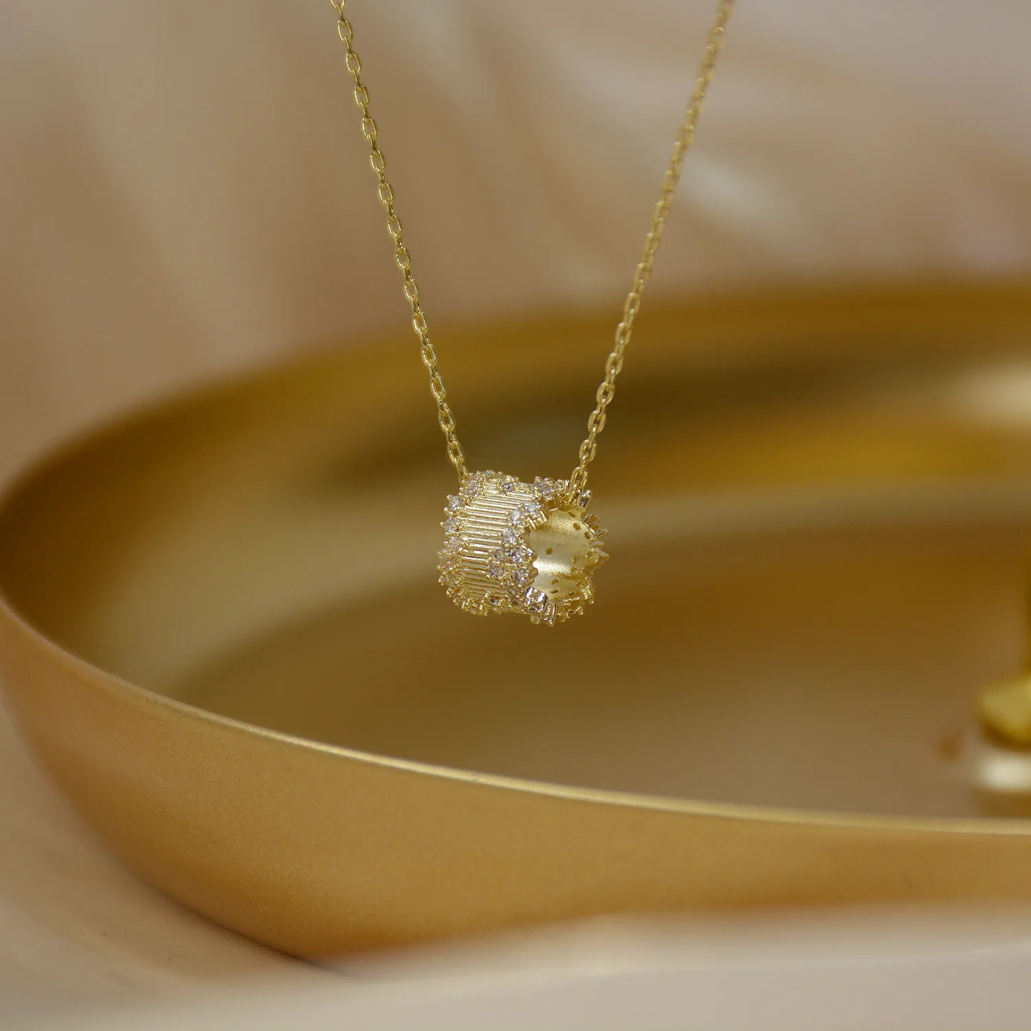 

High Quality 14K Real Gold Light Luxury Clavicle Chain with Micro-inlaid Cubic Zircon Design Necklace for Women