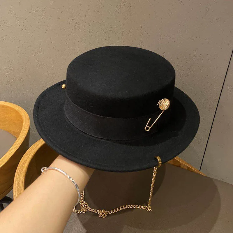 New Pin Top Women Fedoras Hat Female British Vintage Autumn Winter Wool Flat Cap Socialite Jazz Fedora Hat Europe Wild Chain Hat