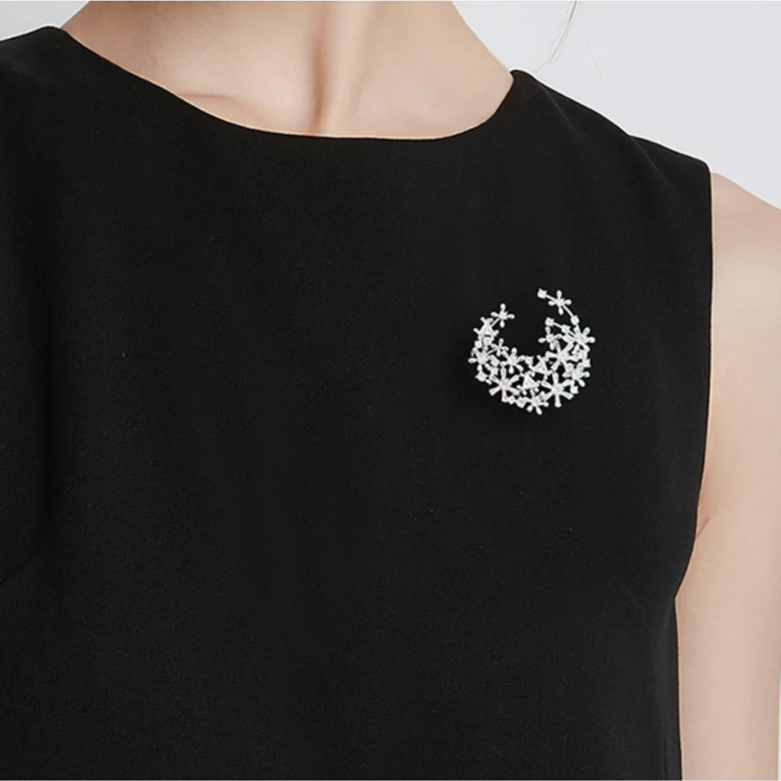 

Trend Snowflake Crescent Luxury Brooch Accessories Lapel pins Women's brooch Fashion Jewelry