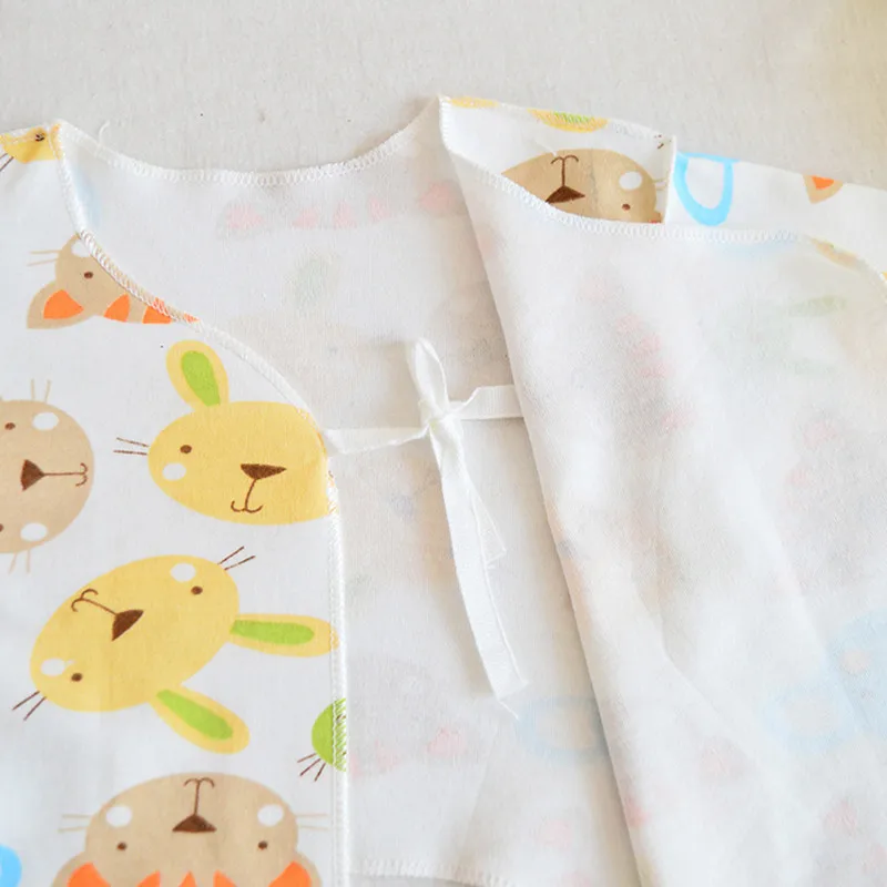 Распашонка для новорожденного до трёх месяцев на завязках с рисунком животных 100%