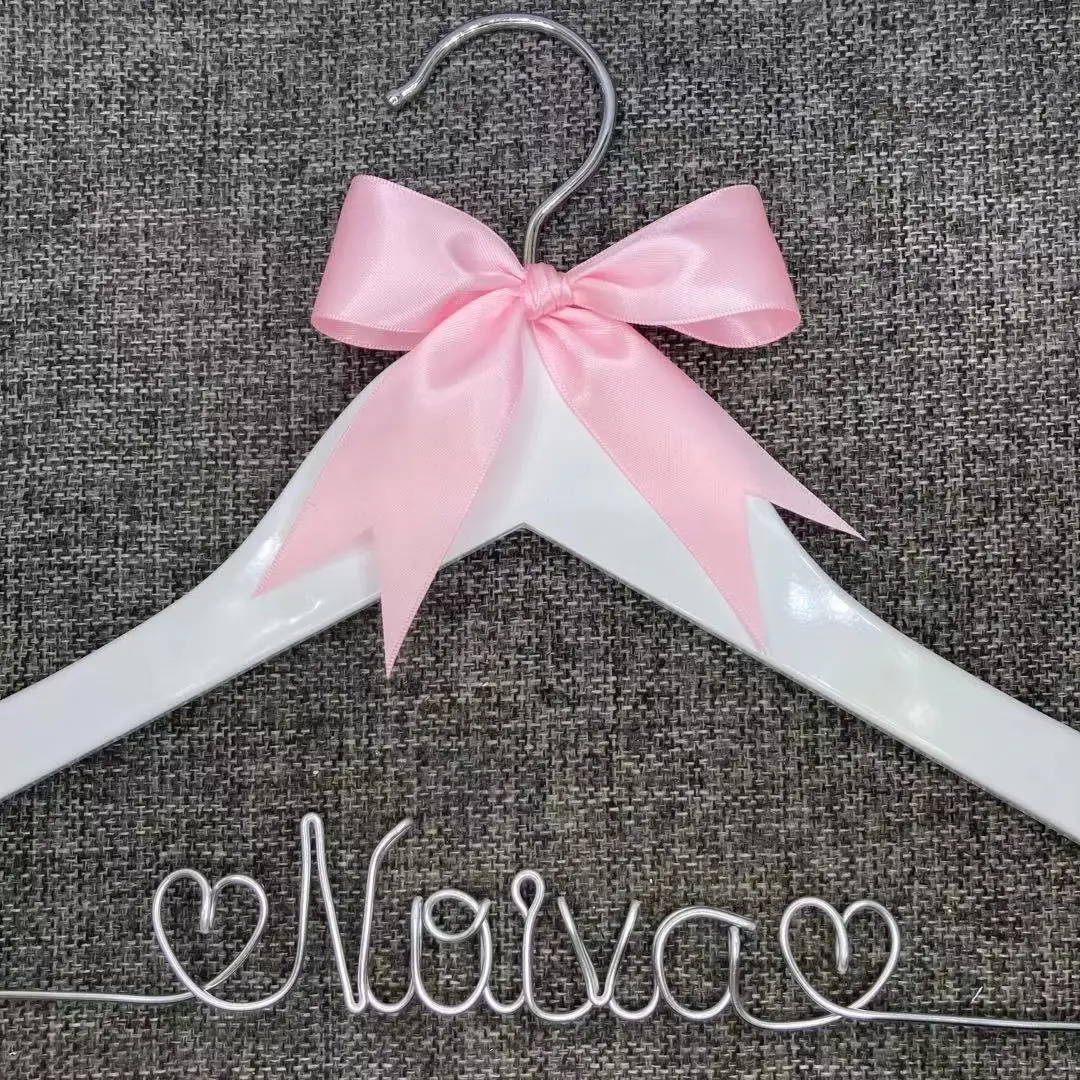 Свадебная Вешалка. Подарки подружки невесты имя вы можете настроить текст | Дом и