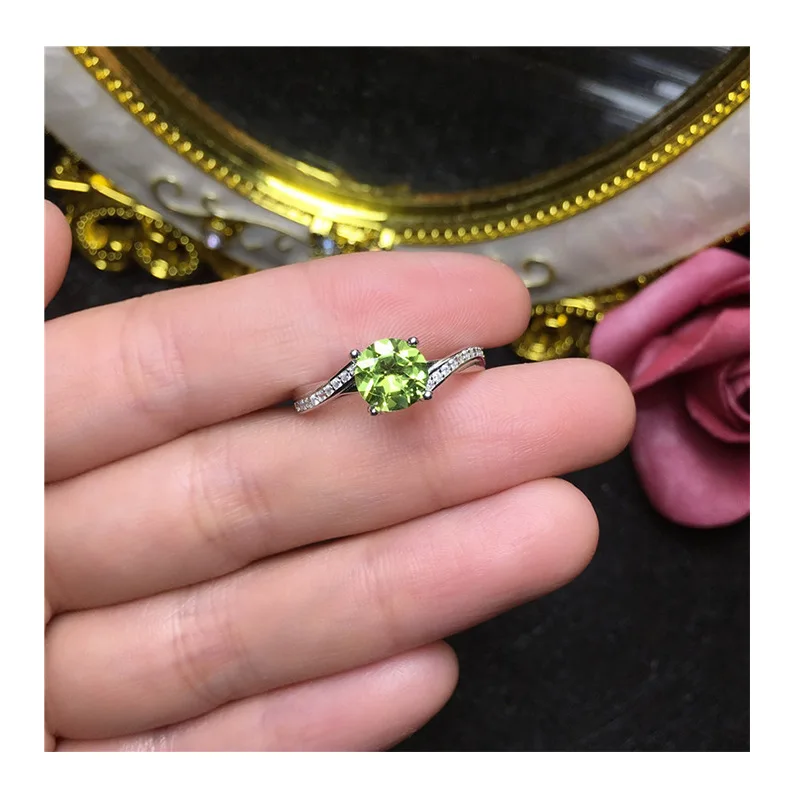 Кольцо из серебра 925 пробы с натуральными потертостями 1 карат 7 мм