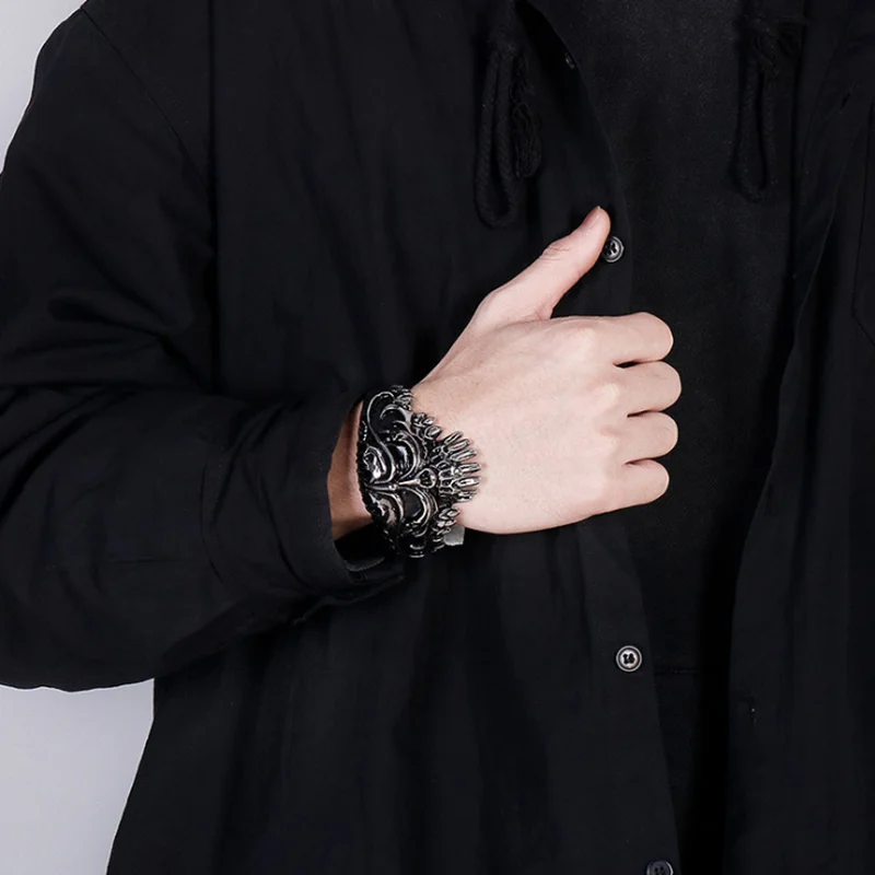 

Retro fashion men's bangle stainless steel jewelry men's skull buck teeth bracelet accessories