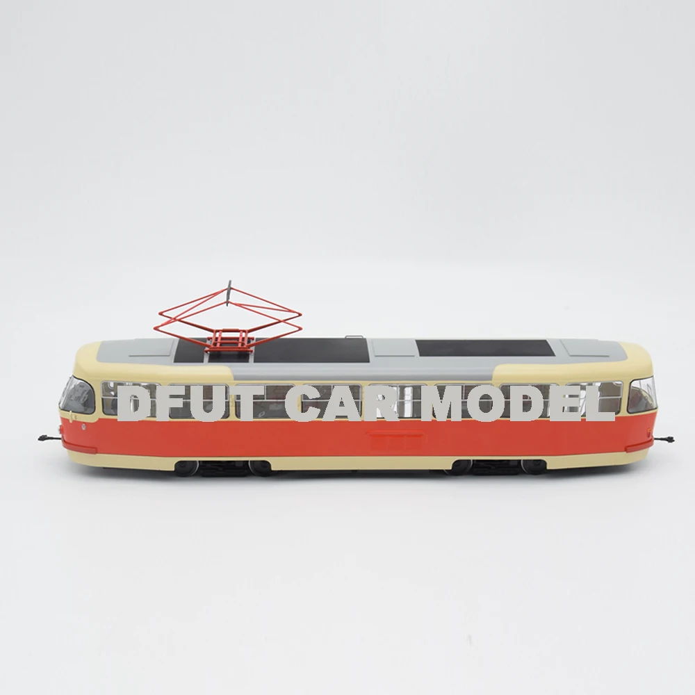 Литая модель автомобиля из сплава 1:43 детского игрушечного оригинальная коробка