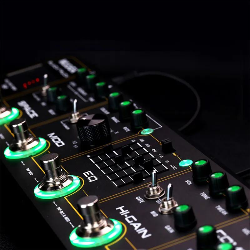 

Original MOOER BLACK TRUCK Guitar pedal 6 effects pedals built into 1 simple unit Built-in precision guitar tuner Stereo outputs