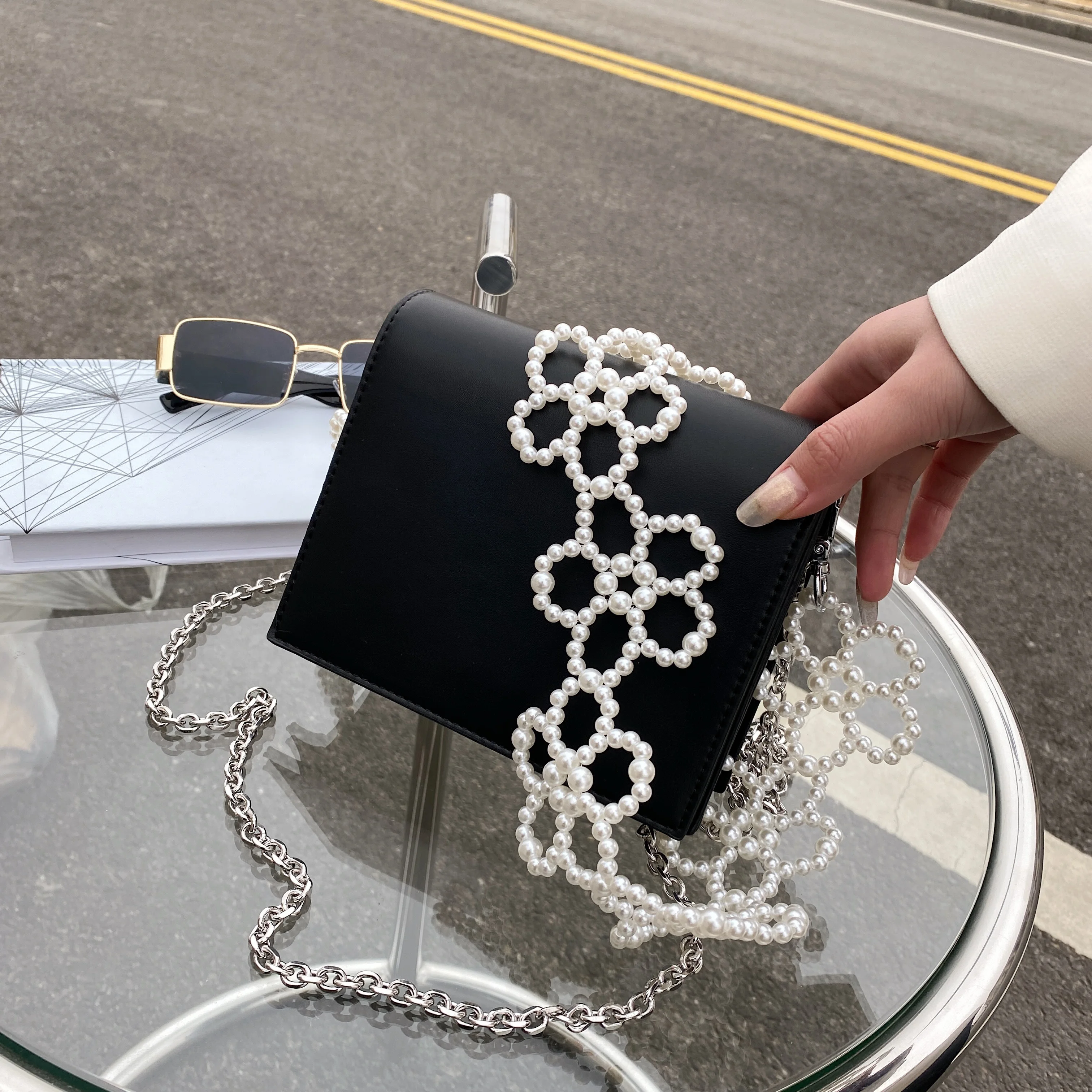 

Brands Retro PU Leather Pearl Strap Shoulder Bags for Women Elegant Messenger Bag Ladies Luxury Fashion Handbags Purse