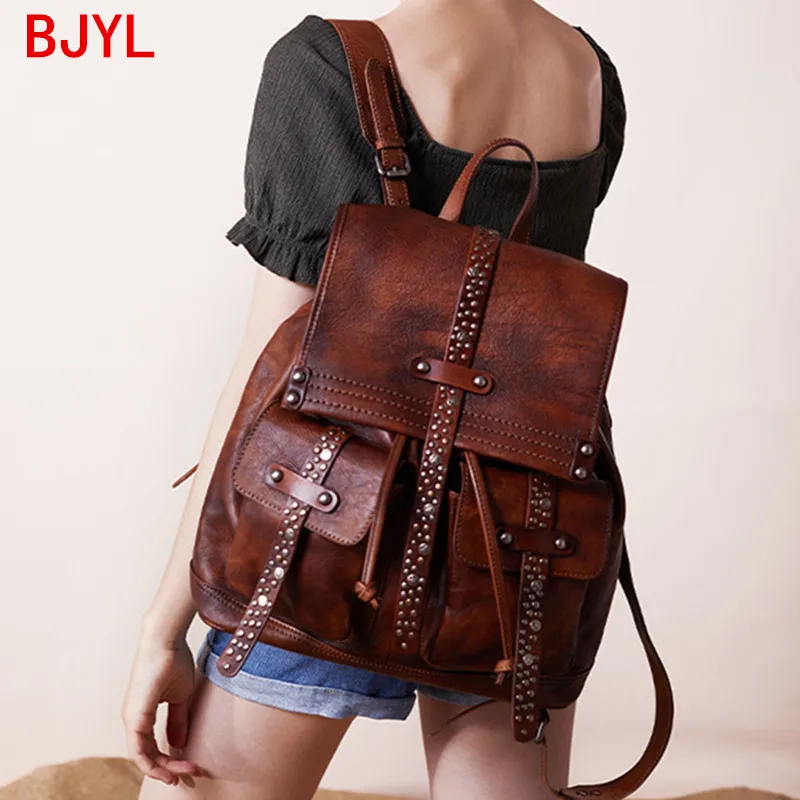 Женский кожаный рюкзак с заклепками повседневный вместительный ручной работы