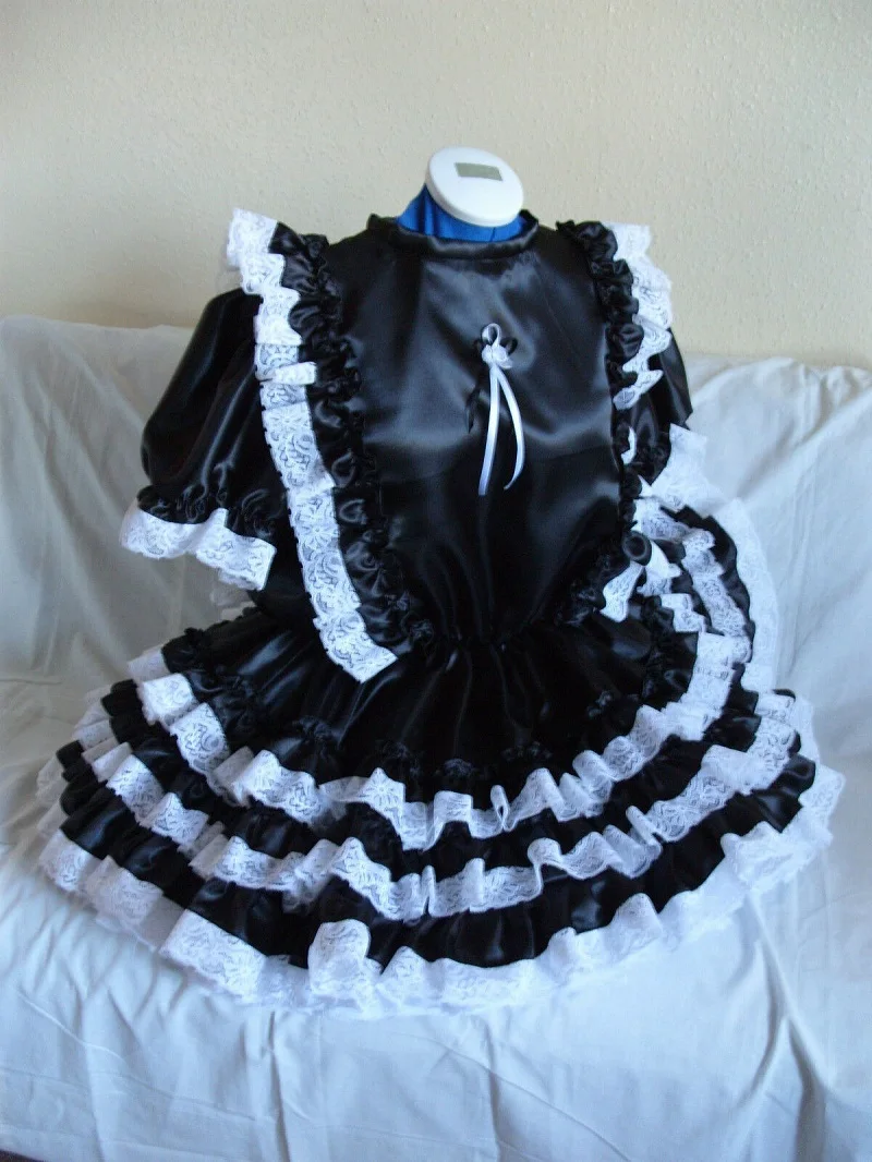 

Фетиш-Фетиш атласный черный и белый халат для малышей