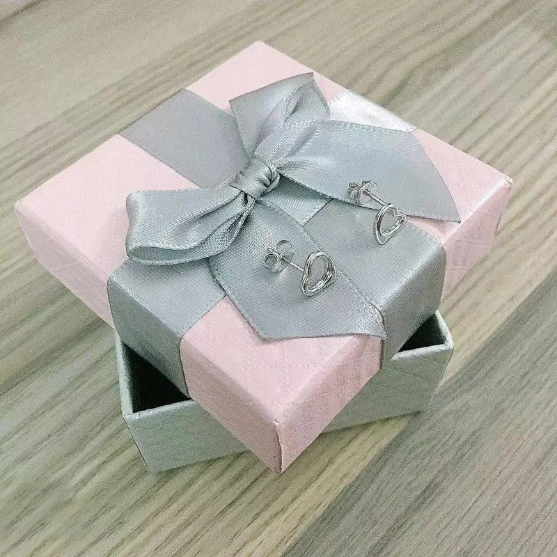 

Classic Style 1:1 S925 Sterling Silver Hollow Earrings, Three-Color Choice, Fashion Accessories Make Women More Attractive