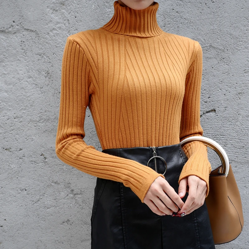 Свитер женский трикотажный с высоким воротником и рукавами на осень/зиму |