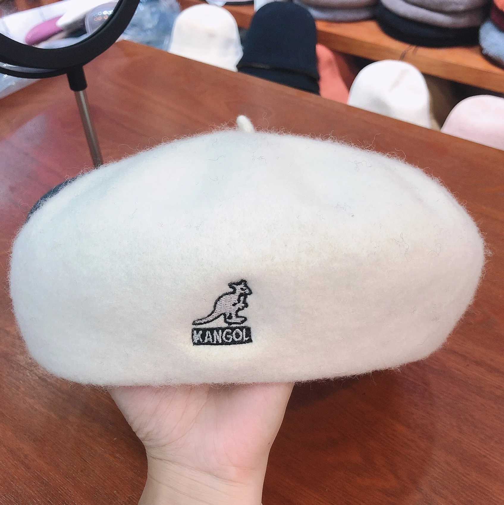 

Women's Korean- Wool Beret Autumn Winter Painter Cap Thick Pumpkin Mob Cap Embroidered Kangaroo Warm Hat Fashion FAST SHIPPING