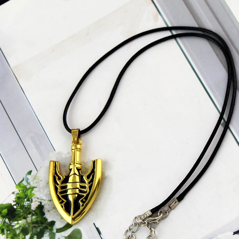 

Anime JOJOS BIZARRE ADVENTURE Small Shovel Necklace Metal Leather Rope Chain Unisex Bag Necklaces Pendant Higashikata Josuke