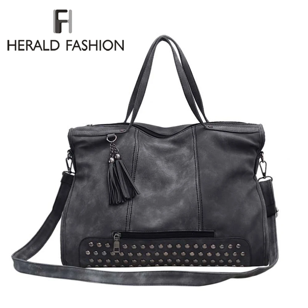 Сумка женская с кисточками и шипами модная матовая вместительная мотоциклетная